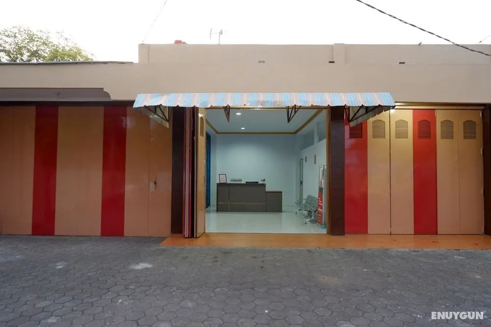 RedDoorz near GOR Satria 3 - Dış Mekan