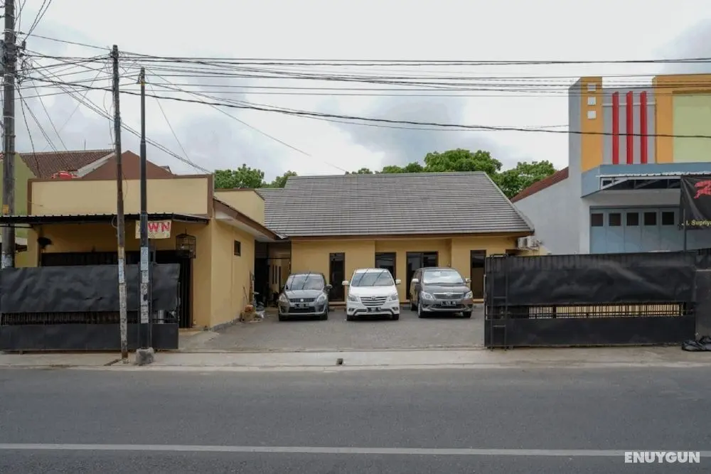 RedDoorz near Living Plaza Purwokerto - Dış Mekan