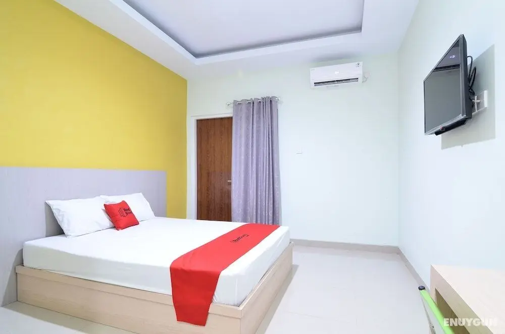 RedDoorz near Museum Keraton Surakarta - Öne Çıkan Resim