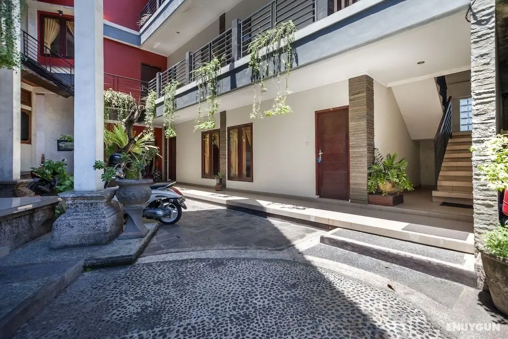 RedDoorz near Ngurah Rai Airport 2 - Dış Mekan