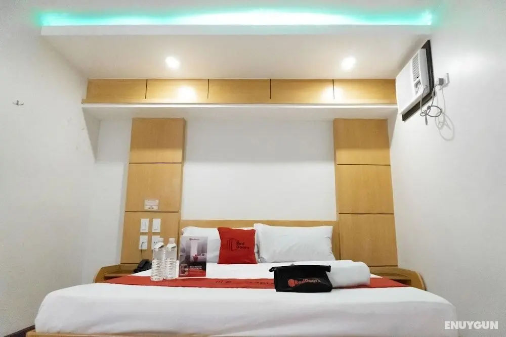RedDoorz near Starmall Alabang - Öne Çıkan Resim