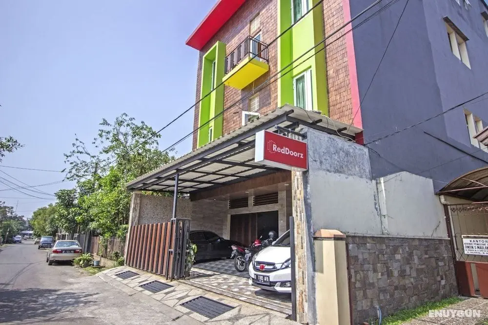 RedDoorz near Trans Studio Mall 2 - Dış Mekan
