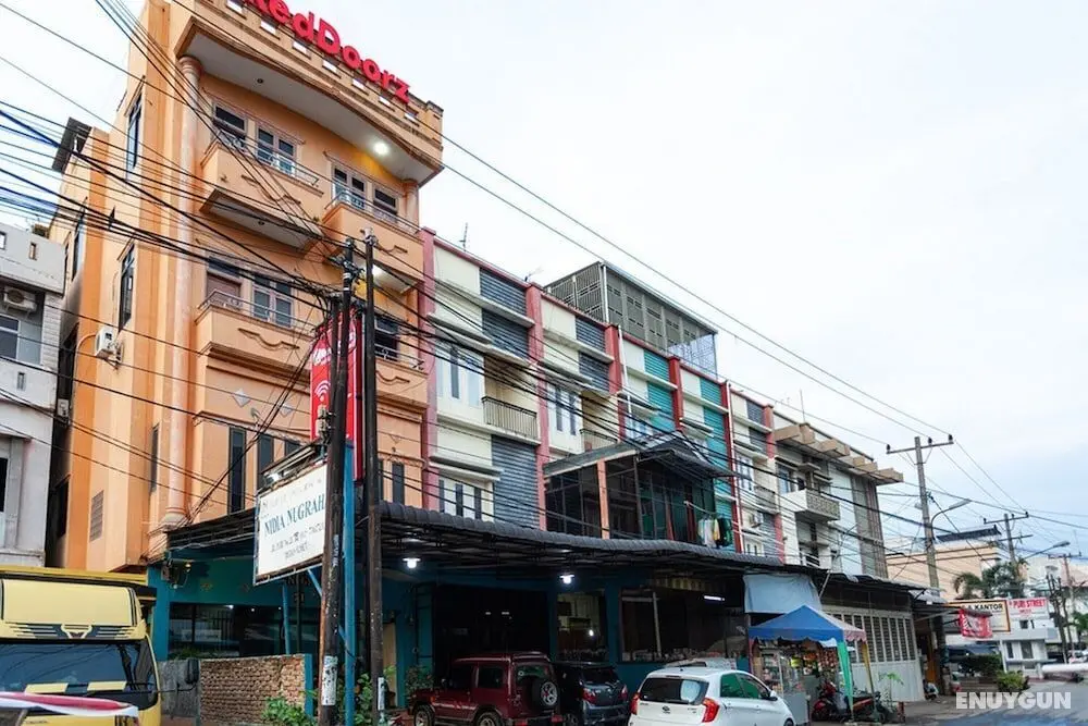 RedDoorz near Yuki Simpang Raya Mall Medan 2 - Dış Mekan