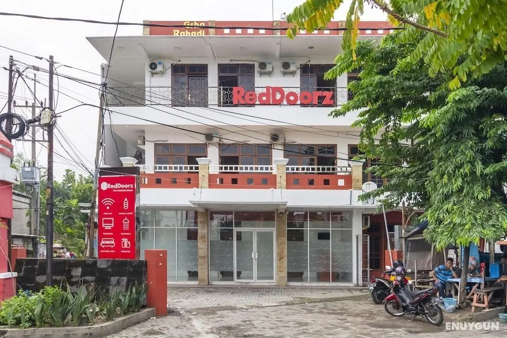 RedDoorz Plus @ Gunungsari Surabaya - Dış Mekan