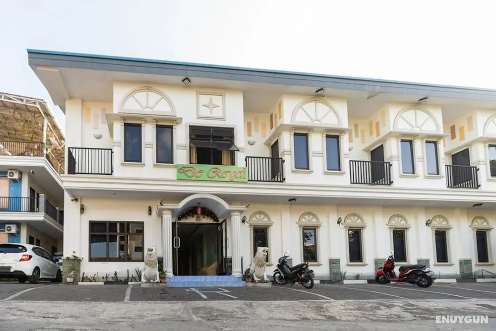 RedDoorz Plus @ Jalan Pumorow Manado - Dış Mekan
