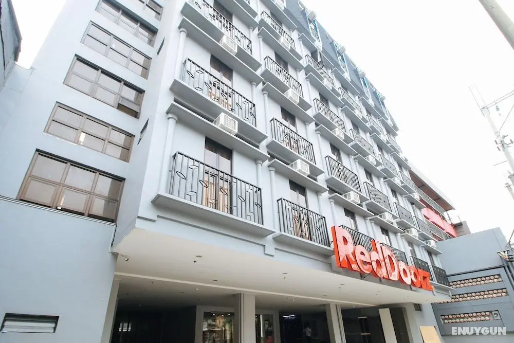 RedDoorz Plus @ Jardin Suites Guadalupe Nuevo - Dış Mekan