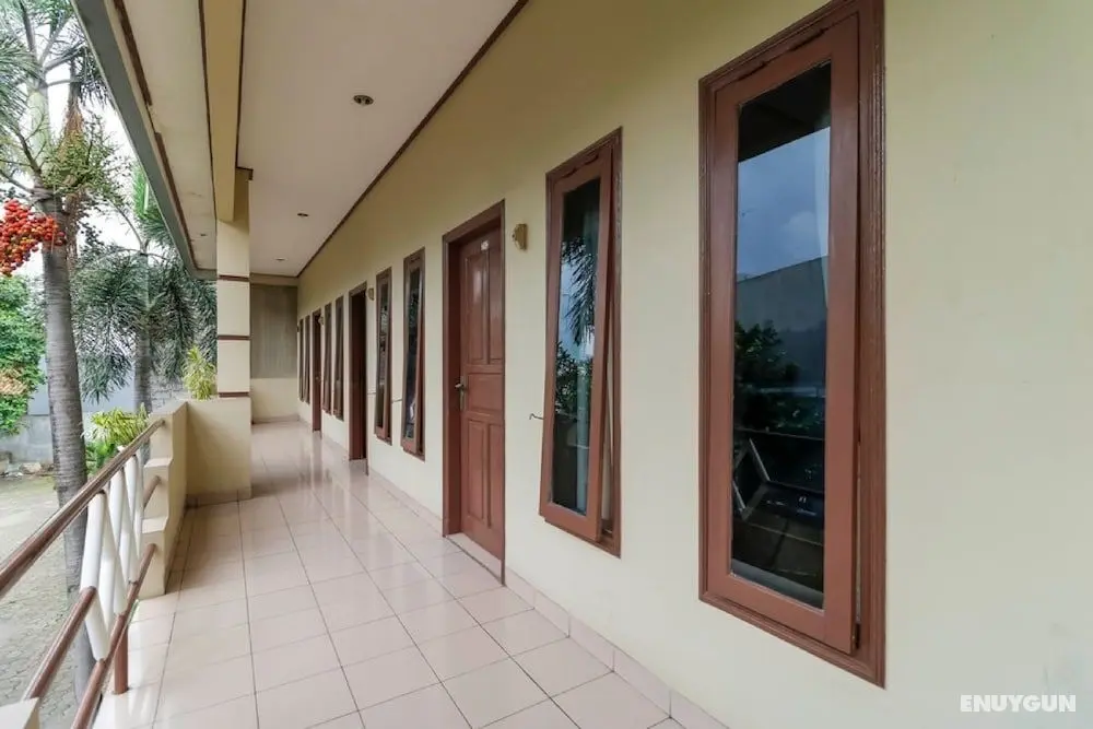 RedDoorz Plus @ Karet Pedurenan 3 - Dış Mekan