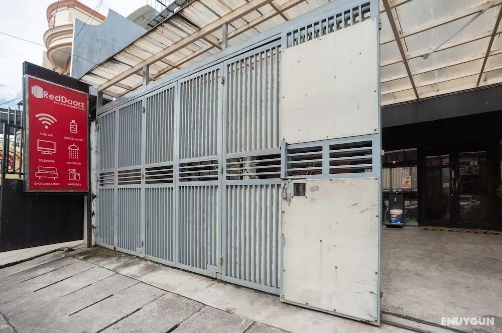 RedDoorz Plus @ Kemayoran - Dış Mekan