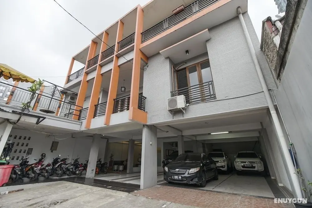 RedDoorz Plus near Dharmawangsa Square 2 - Dış Mekan