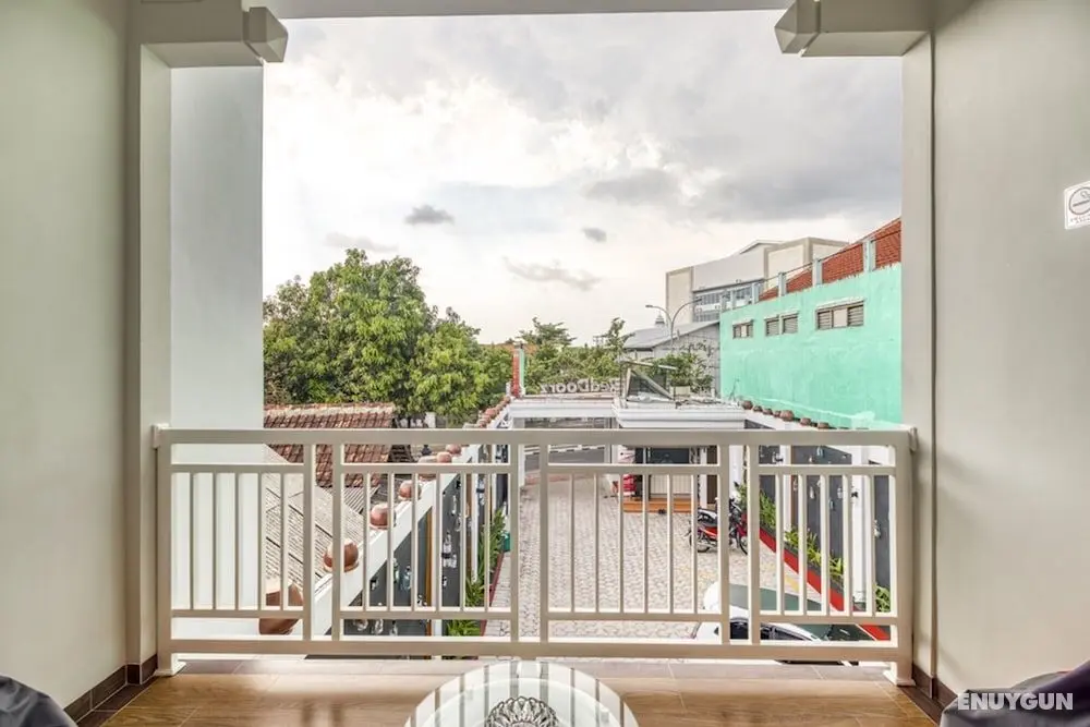 RedDoorz Plus near Gembira Loka Zoo 2 - Oda