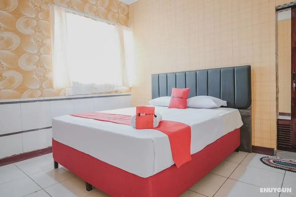RedDoorz Plus near Istana Maimun Medan - Öne Çıkan Resim