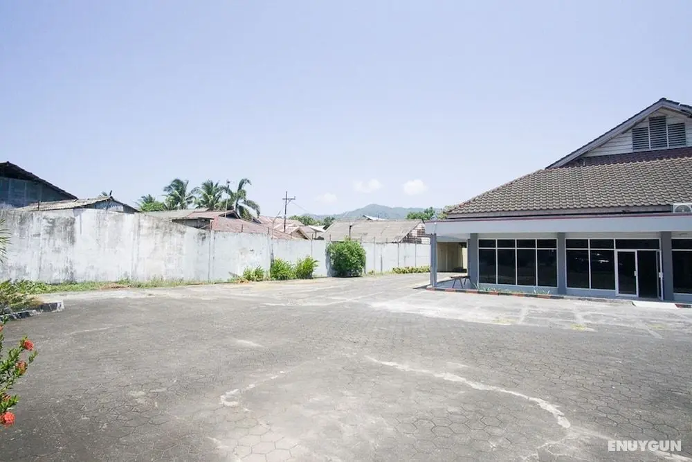 RedDoorz Plus near Pelabuhan Bitung - Dış Mekan