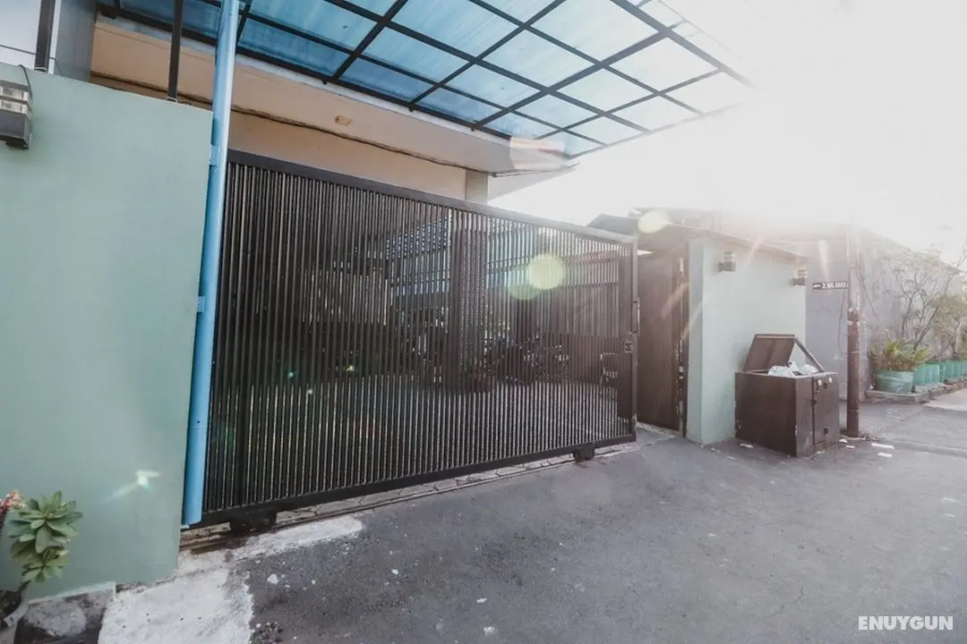 RedDoorz Plus near Semanggi - Genel