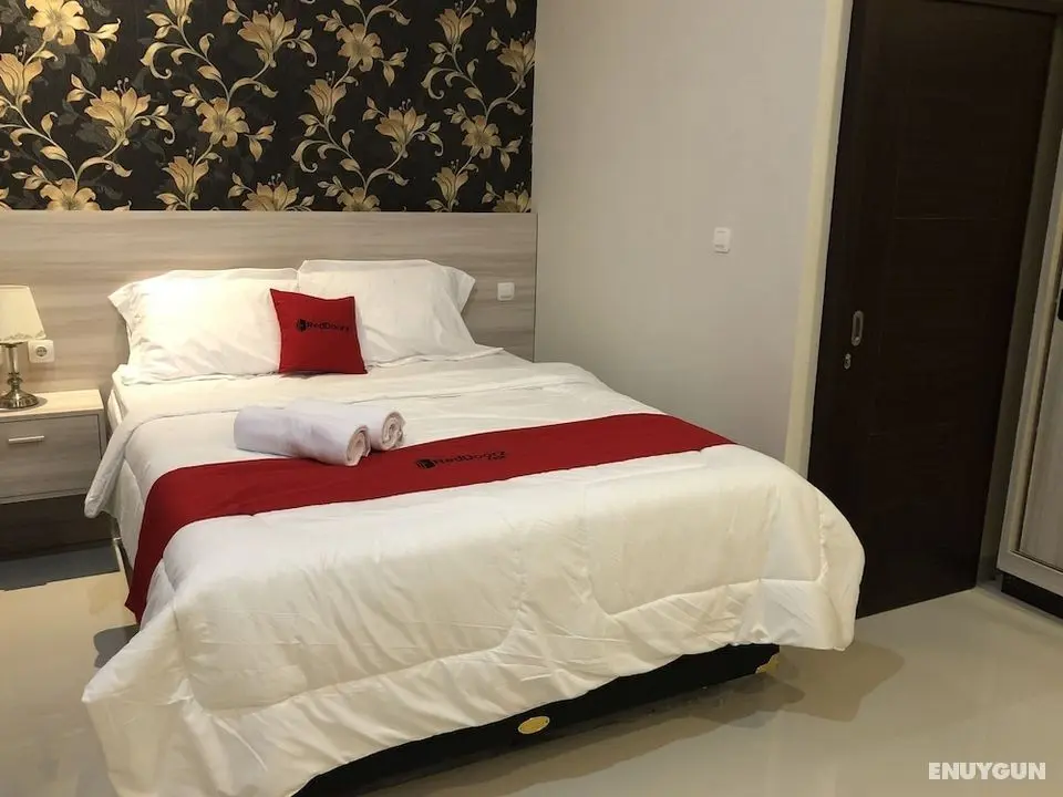 RedDoorz Plus near Solo Paragon Mall - Öne Çıkan Resim