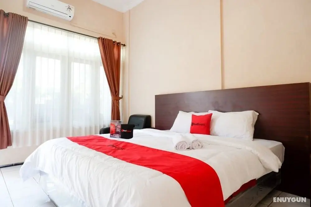 RedDoorz Plus near Stadion Wijaya Kusuma - Öne Çıkan Resim