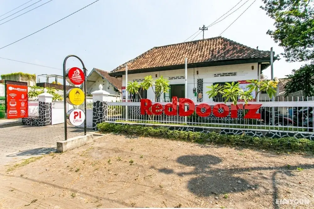 RedDoorz Plus near Taman Sari 2 - Öne Çıkan Resim