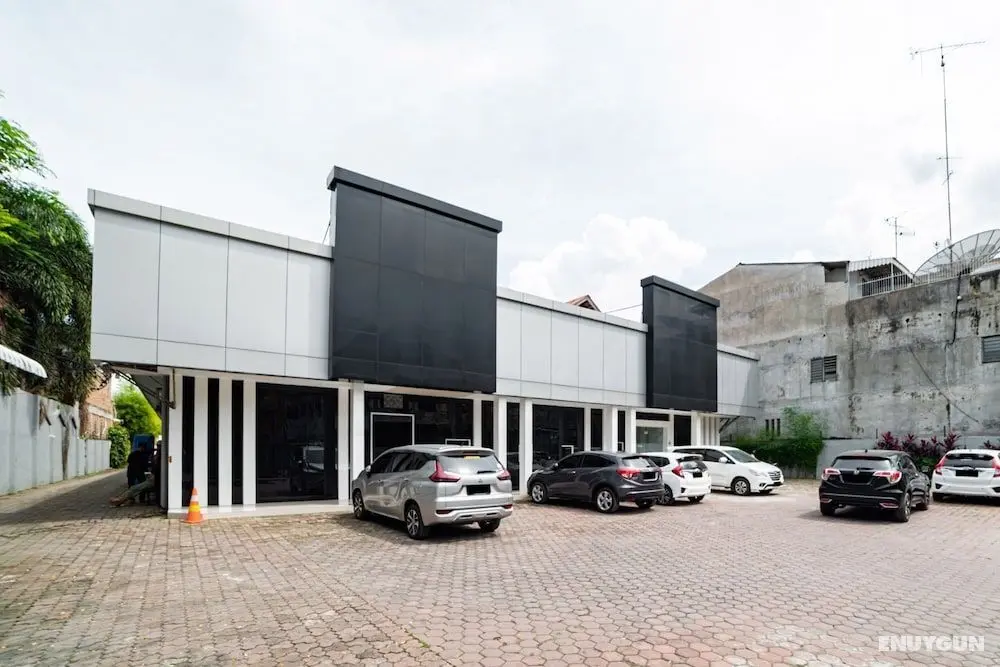 RedDoorz Plus near Thamrin Plaza Medan - Öne Çıkan Resim
