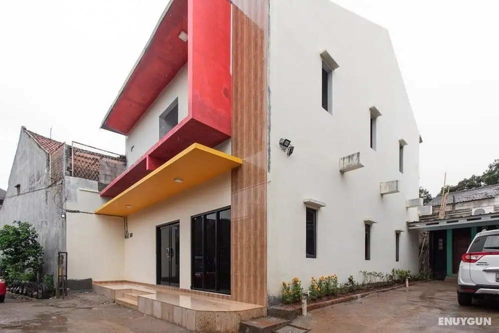 RedDoorz Plus near Trans Studio Cibubur 2 - Dış Mekan