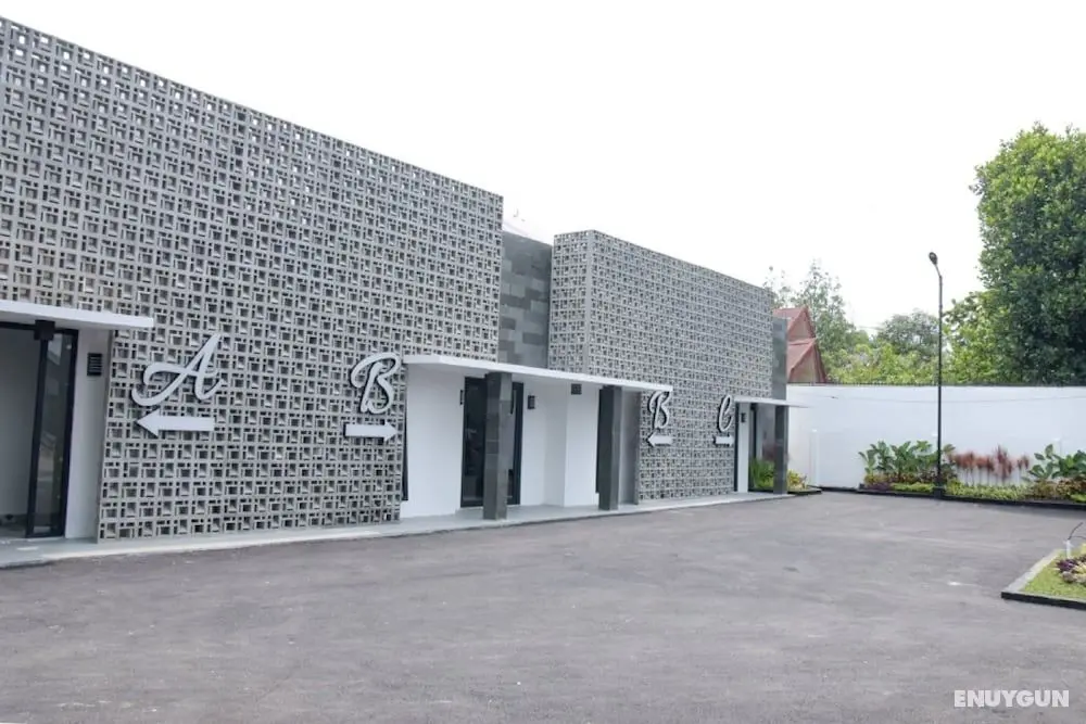 RedDoorz Plus near UNIMED Medan - Dış Mekan