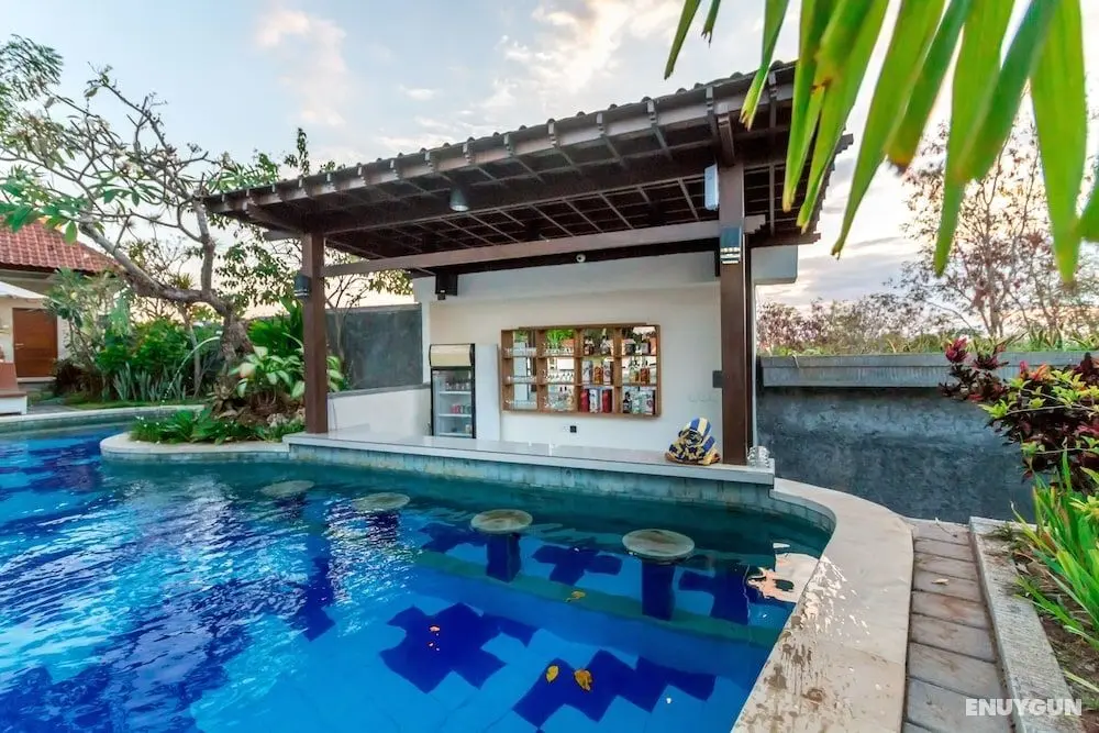 RedDoorz Plus Nusa Lembongan Island - Havuz