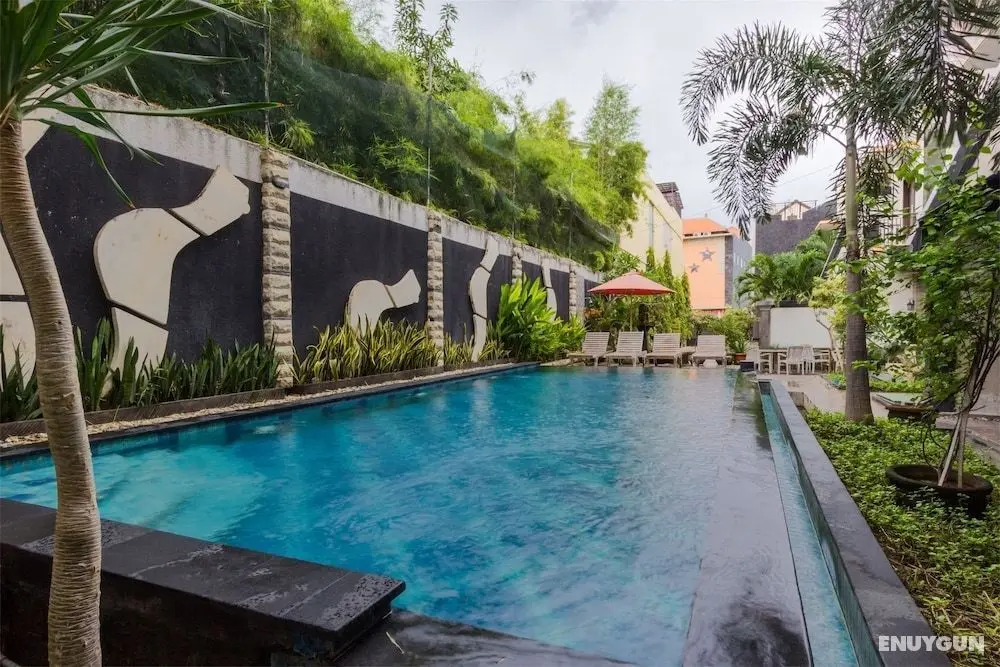 RedDoorz Plus @ Shri Lakshmi Seminyak - Öne Çıkan Resim
