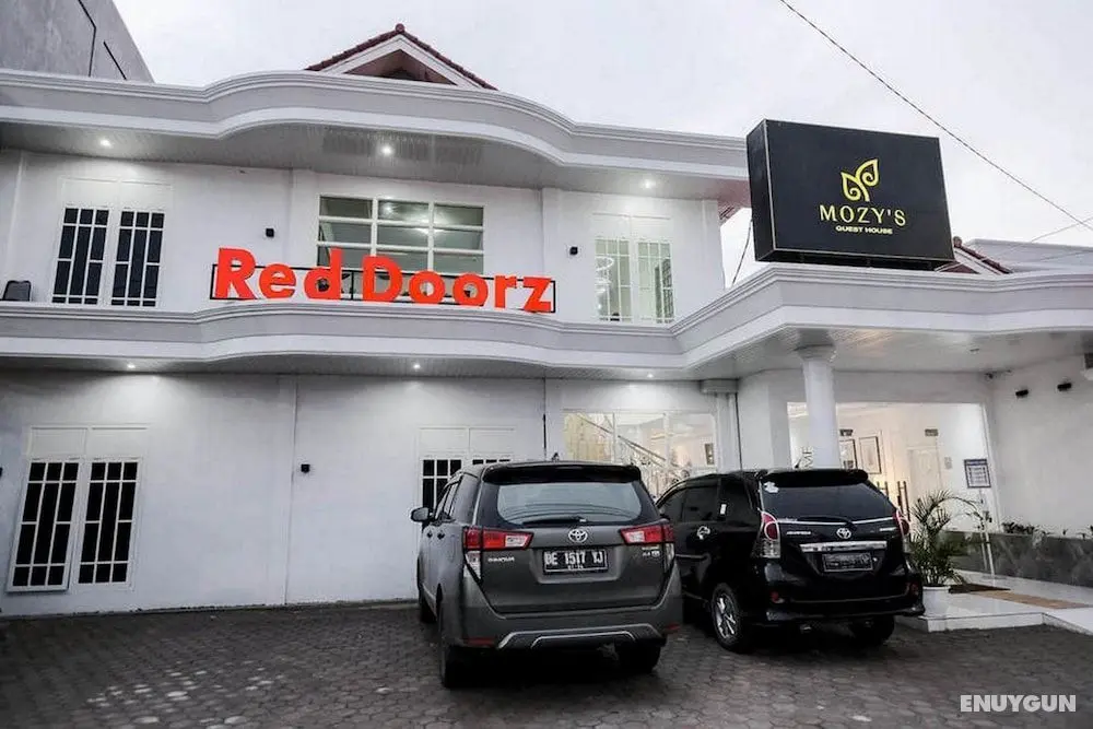 RedDoorz Plus Syariah near Museum Lampung - Otopark