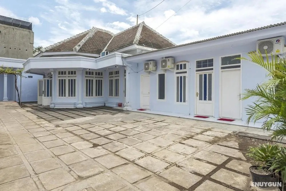 RedDoorz Syariah @ Bondowoso City Center - Dış Mekan