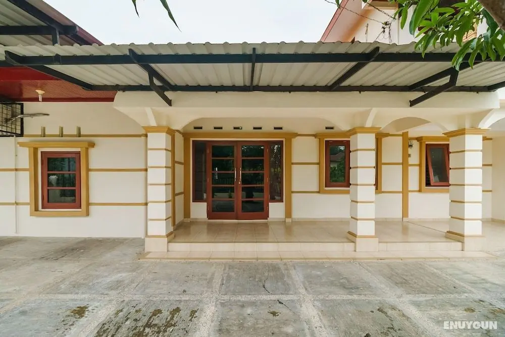 RedDoorz Syariah @ Jalan Dr Mansyur Medan - Dış Mekan