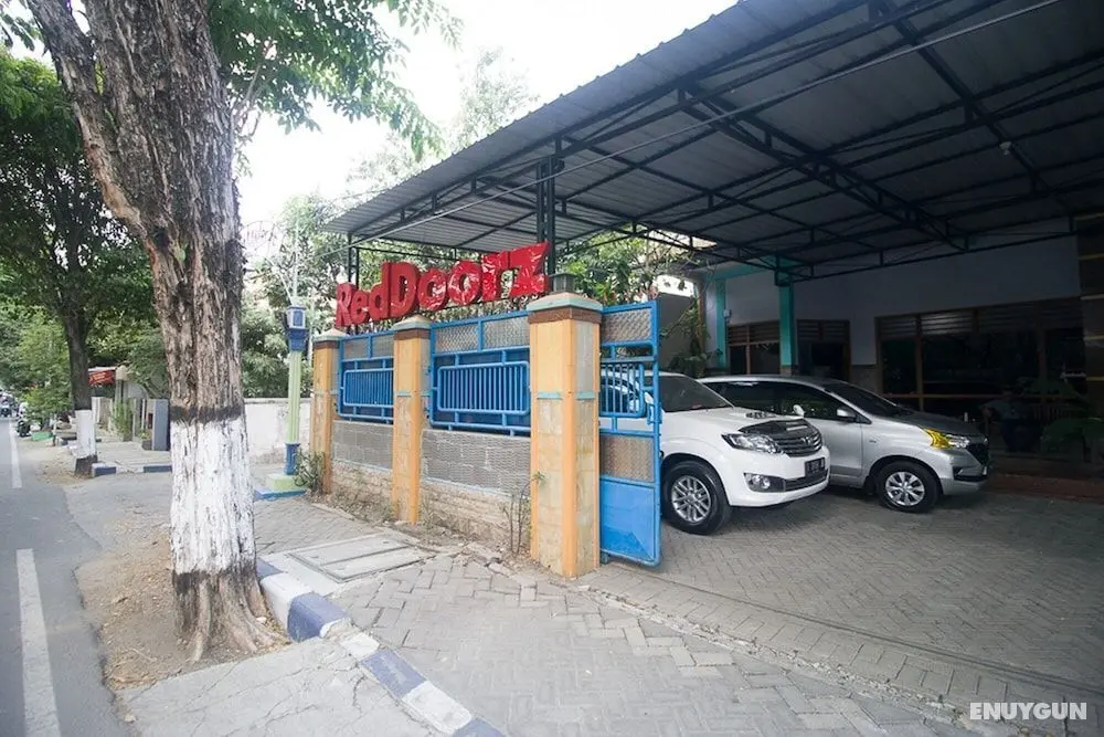 RedDoorz Syariah near Alun Alun Bojonegoro - Dış Mekan