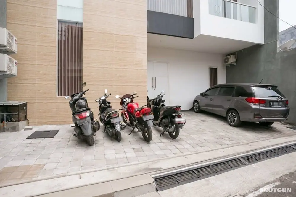 RedDoorz Syariah near Lapangan Pancasila Simpang Lima - Dış Mekan