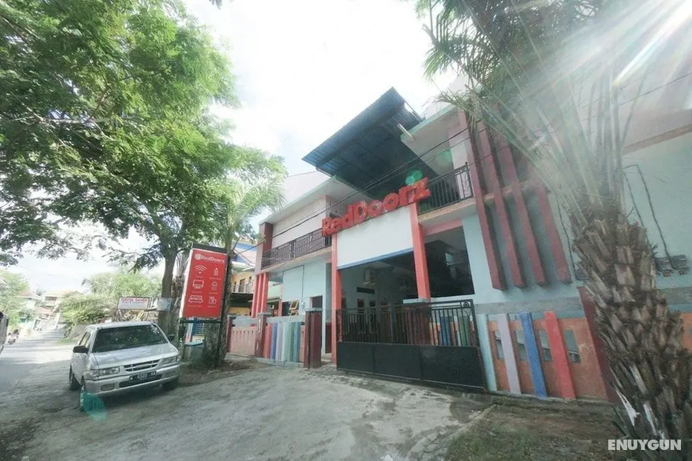 RedDoorz Syariah near Mall Roxy Banyuwangi 2 - Dış Mekan