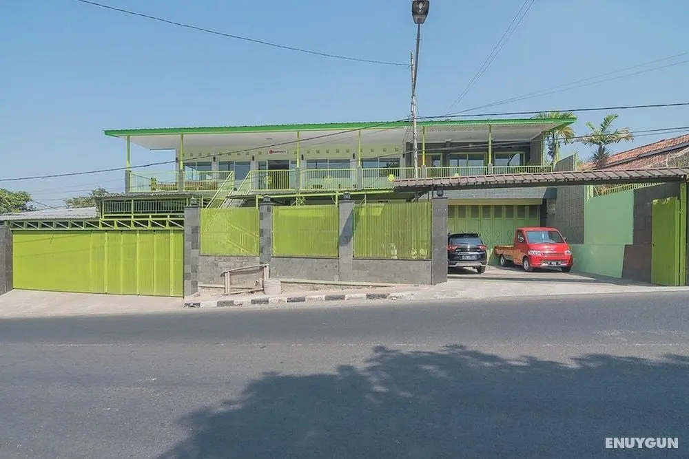 RedDoorz Syariah near Museum Wisma Karya Subang - Dış Mekan