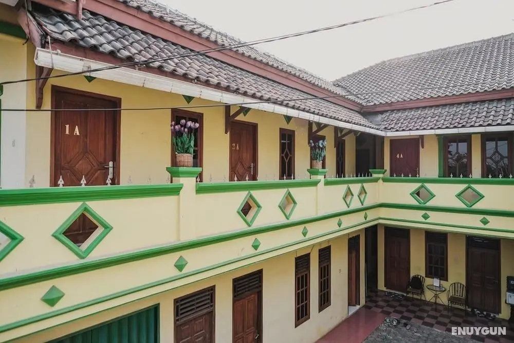 RedDoorz Syariah near Stadion Maulana Yusuf - Dış Mekan
