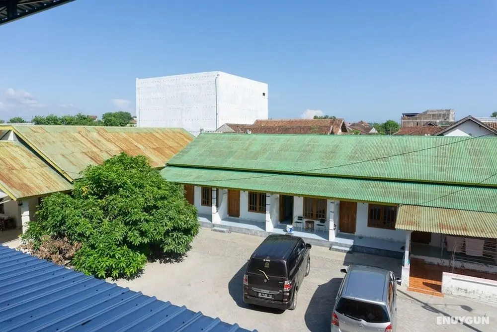RedDoorz Syariah near Sultan Muhammad Kaharuddin Airport - Dış Mekan