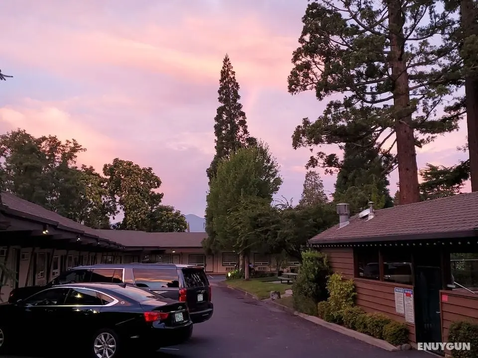 Redwood Hyperion Suites - Otopark