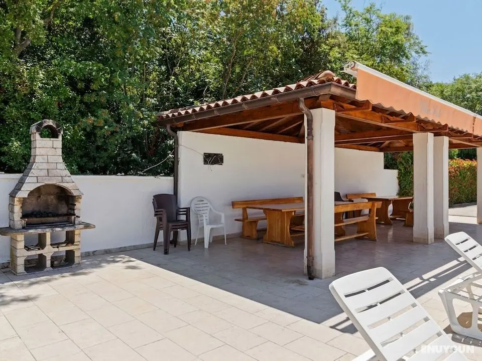 Refreshing Holiday Home in Banjole With Swimming Pool - Oda Düzeni