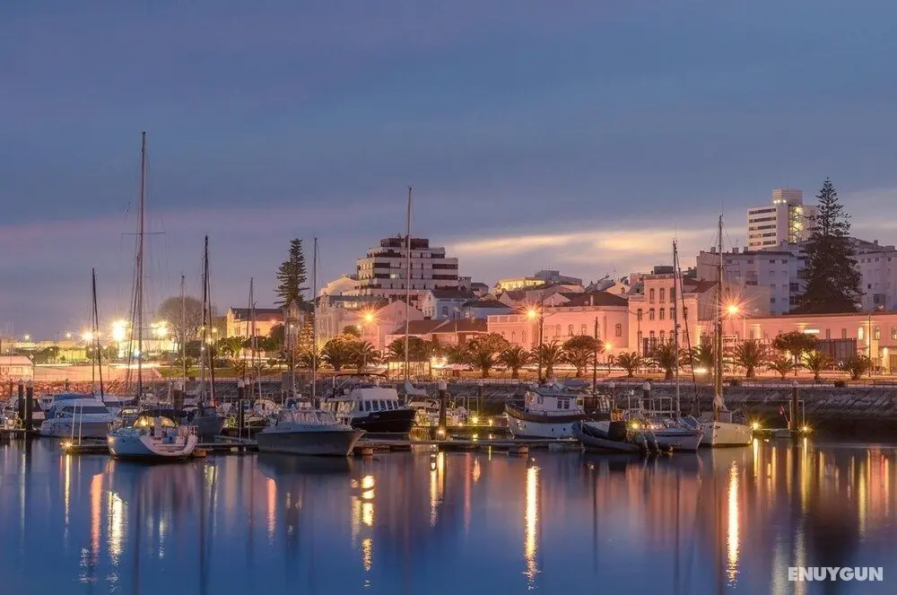 Refugio do Relogio by Rent4all - Oda