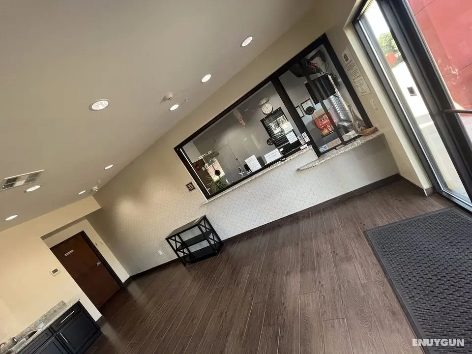 Regency INN & Suites - Lobi