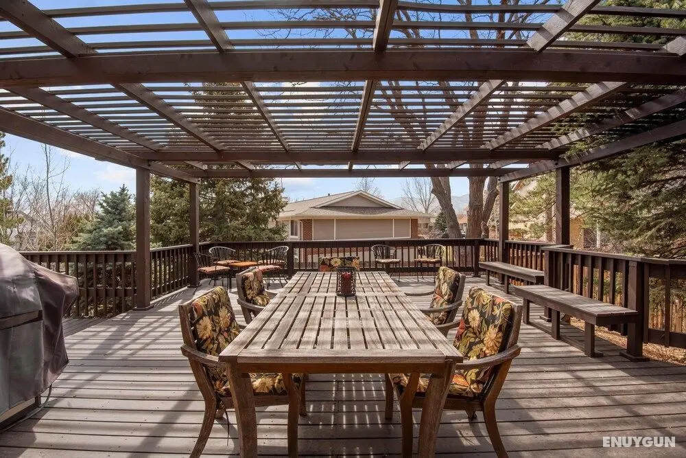 Relaxing Escape Complete With Home Theater and BBQ - Oda Düzeni
