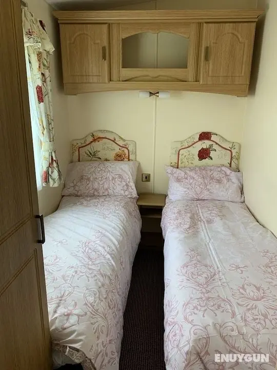 Remarkable 2-bed Caravan in Ingoldmells - Oda