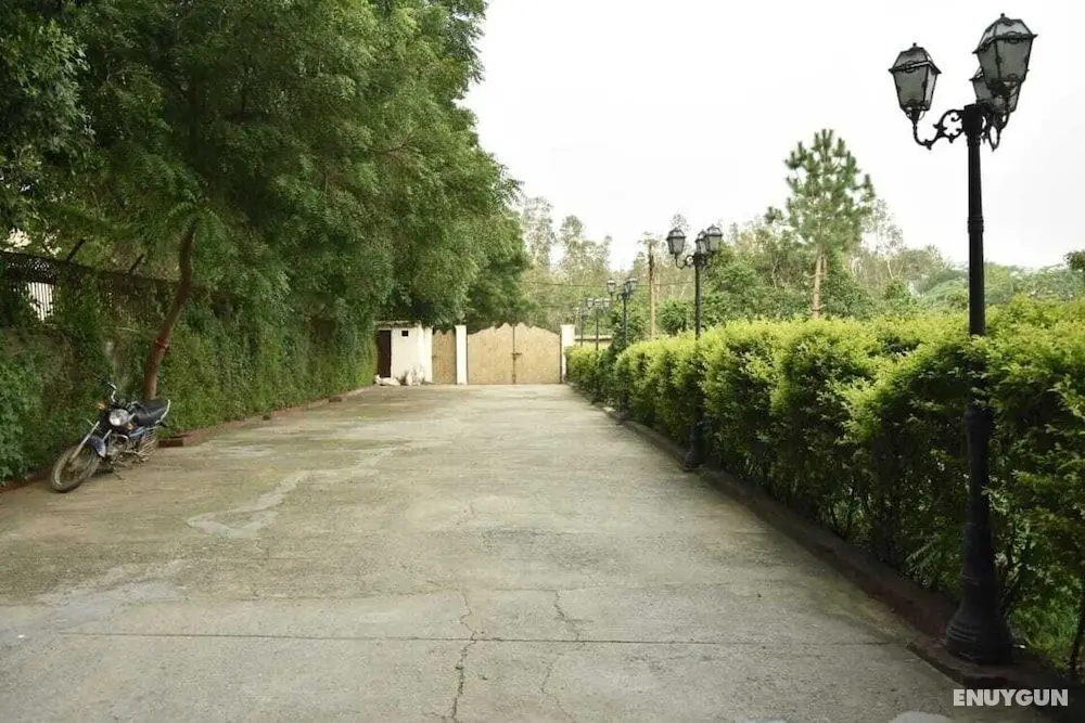 Remarkable 6-bedroom Farmhouse in South Delhi - Dış Mekan