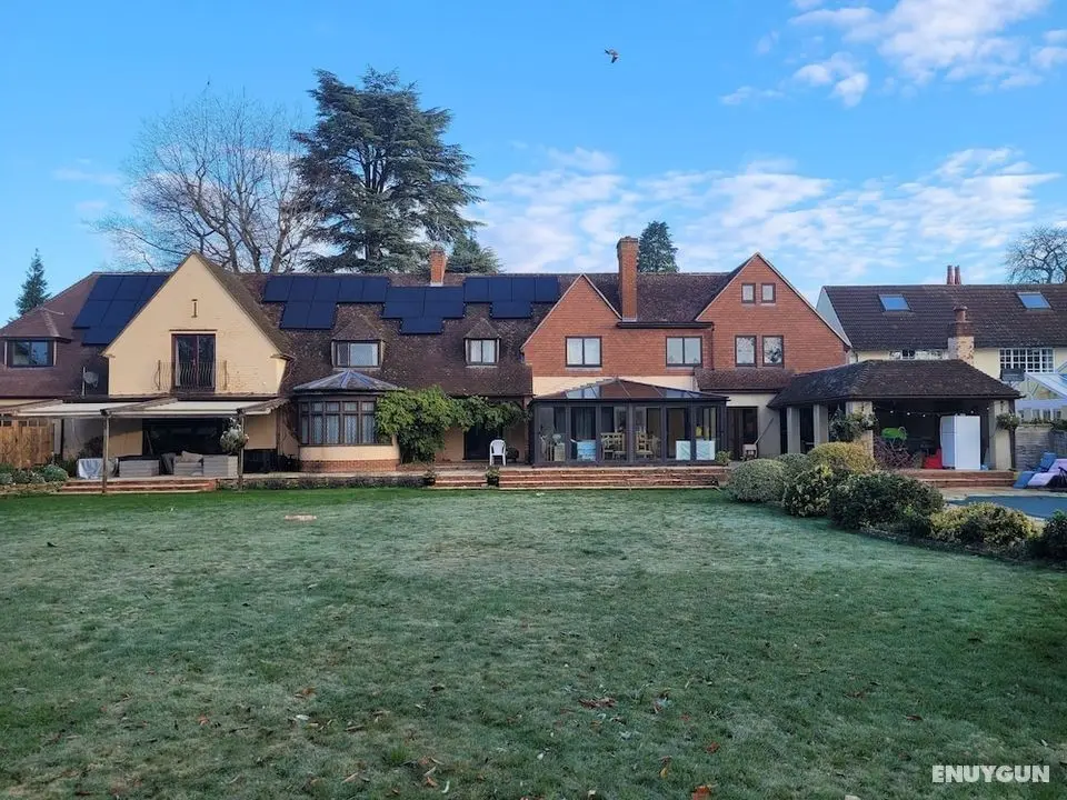 Remarkable 7-bed House in Farnborough - Öne Çıkan Resim