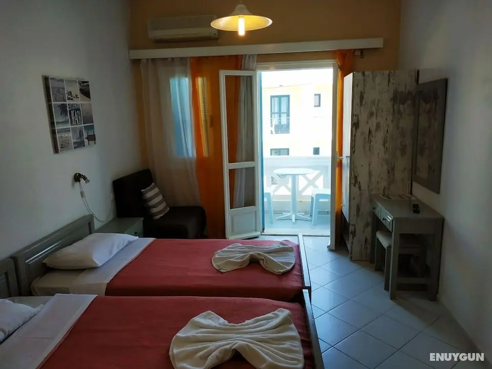 Renia Studios - Standard Studio Overlooking the Swimming Pool - Öne Çıkan Resim