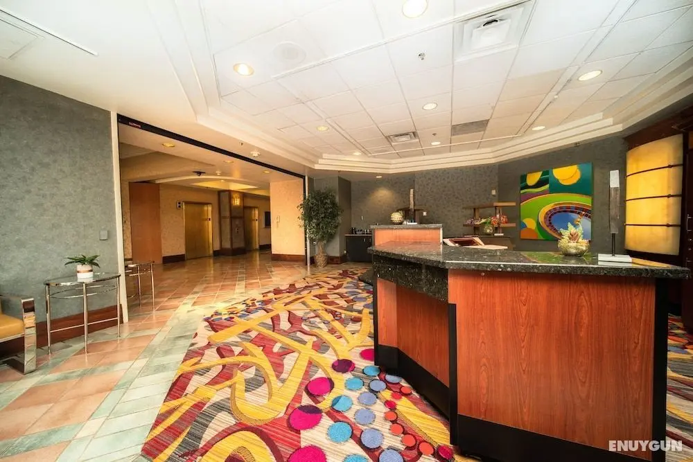 Reno Suites - Lobi