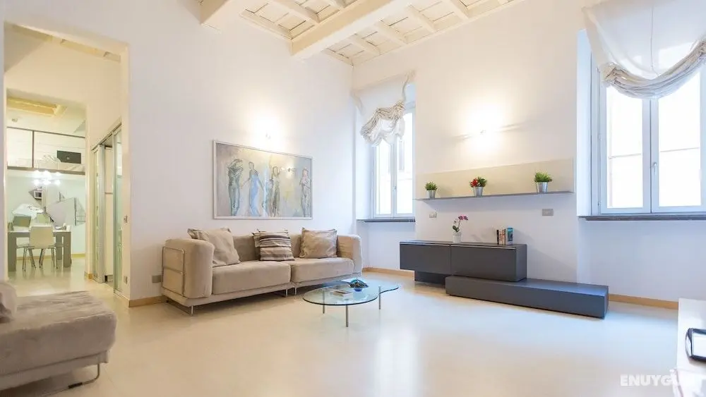 Rental in Rome Bernini Square - Öne Çıkan Resim