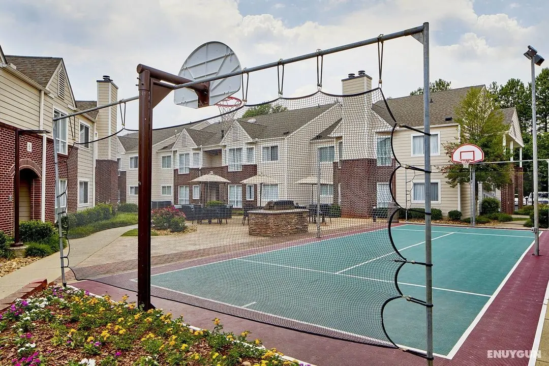 Residence Inn by Marriott Atlanta Airport North/Virginia Ave - Spor