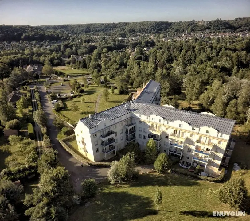 Residence Hotel Les Ducs De Chevreuse - Dış Mekan
