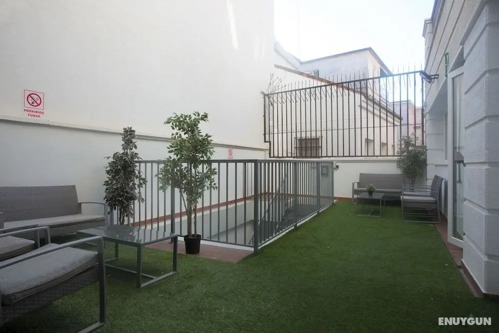 Residencia Universitaria Alboran - Dış Mekanlar