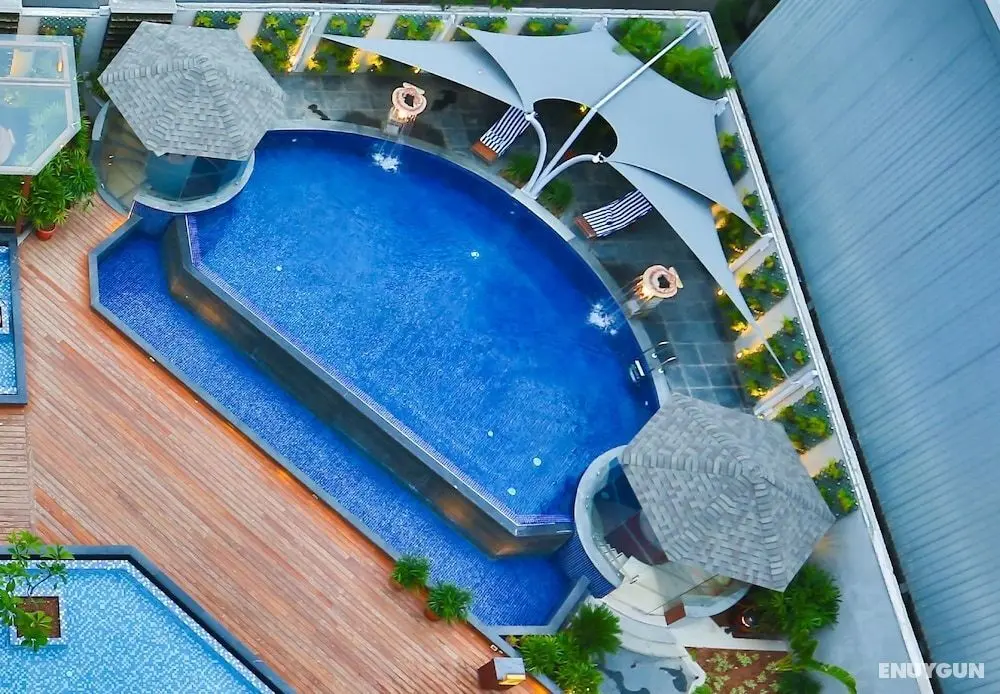 The Residency Towers Coimbatore - Havuz