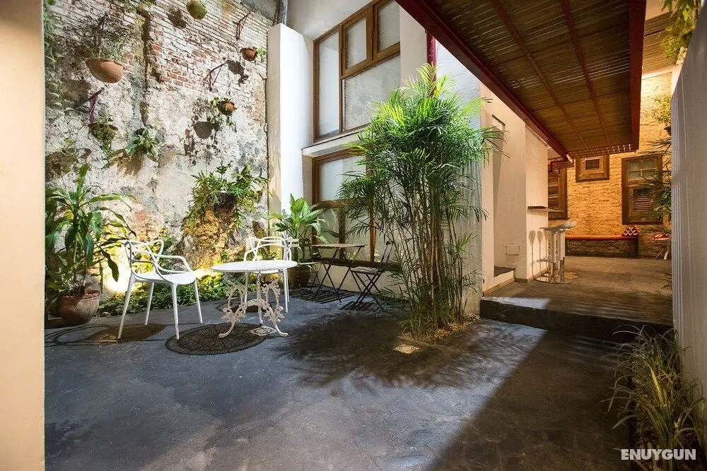 REV Boutique - Dış Mekanlar